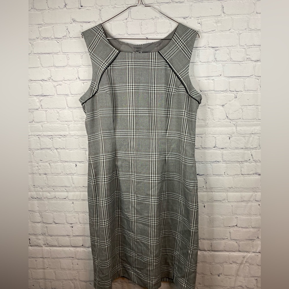 Suzy Shier plaid dress with belt size XL